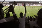 Des supporters du club de football TP Mazembe, au stade Mazembe à Kamalondo, dans le Katanga, le 4 mars 2015. © Gwenn Dubourthoumieu pour JA