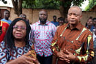 Brigitte Kafui Adjamagbo-Johnson (g.) et Jean-Pierre Fabre (d.) lors d’un rassemblement organisé le 8 septembre 2017 à la résidence du leader du Parti national panafricain (PNP) Tikpi Atchadam, à Lomé. © REUTERS