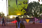 Une photo prise le 3 novembre 2018 montre une banderole à l’effigie du journaliste burkinabé Norbert Zongo, assassiné en 1998, à Ouagadougou. © ISSOUF SANOGO/AFP