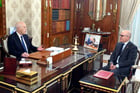 Le président Kaïs Saïed recevant son ministre des Affaires étrangères, Nabil Ammar, au palais de Carthage, le 3 avril 2023. © Tunisian Presidency/Handout/Anadolu Agency via AFP