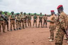 Le 22 juillet 2023, à Ouagadougou, le capitaine Ibrahim Traoré, président de la transition, a visité des unités combattantes en formation et leur a remis du matériel (armement, véhicules blindés). © Présidence du Faso