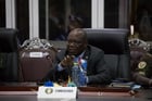 Le commissaire aux affaires politiques, à la paix et à la sécurité de la Cedeao, Abdel-Fatau Musah, annonce aux médias les conclusions des délibérations à Accra le 18 août 2023. © GERARD NARTEY / AFP