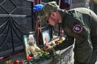 Hommage à Evgueni Prigojine et à Dmitri Utkin devant un bureau du groupe Wagner, à Novosibirsk (Russie), le 24 août 2023. © REUTERS