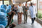 La reine Mathilde de Belgique, le roi Philippe et Denis Mukwege, à l’hôpital de Panzi, en RDC, le 12 juin 2022. © ABACA PRESS