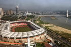 Vue générale du stade Félix-Houphouët-Boigny, l’un des six stades qui accueillera la CAN 2024, et du pont Alassane-Ouattara, à Abidjan, le 8 décembre 2023. © Sia KAMBOU / AFP