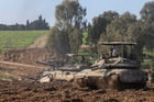 Des chars israéliens sont positionnés près de la frontière avec la bande de Gaza le 11 février 2024. © Menahem KAHANA / AFP