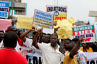 Depuis près d’une semaine, des manifestations contre la mauvaise gouvernance se déroulent au Nigeria, comme ici à Ojota, dans la ville de Lagos, le 2 août. © Adekunle Ajayi / NurPhoto / NurPhoto via AFP