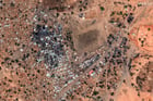 Cette image satellite de Maxar Technologies montre les dégâts dans la zone du marché du camp de Zamzam près de la capitale assiégée du Darfour du Nord, El-Fasher, le 13 février 2025. © 2024 Maxar Technologies / AFP