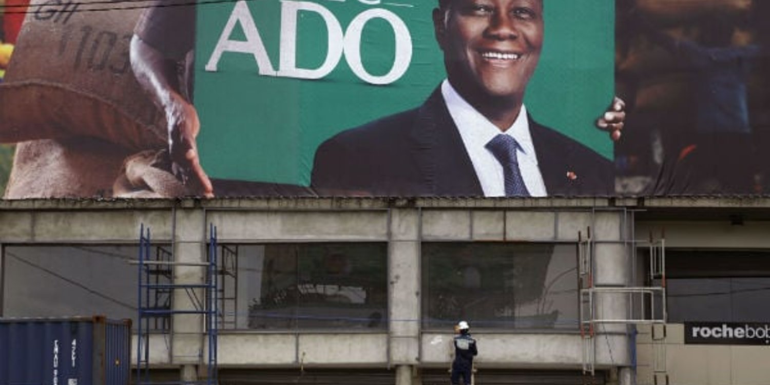 Une affiche d’ADO dans les rues d’Abidjan, le 21 octobre 2015 © Schalk van Zuydam/AP/SIPA