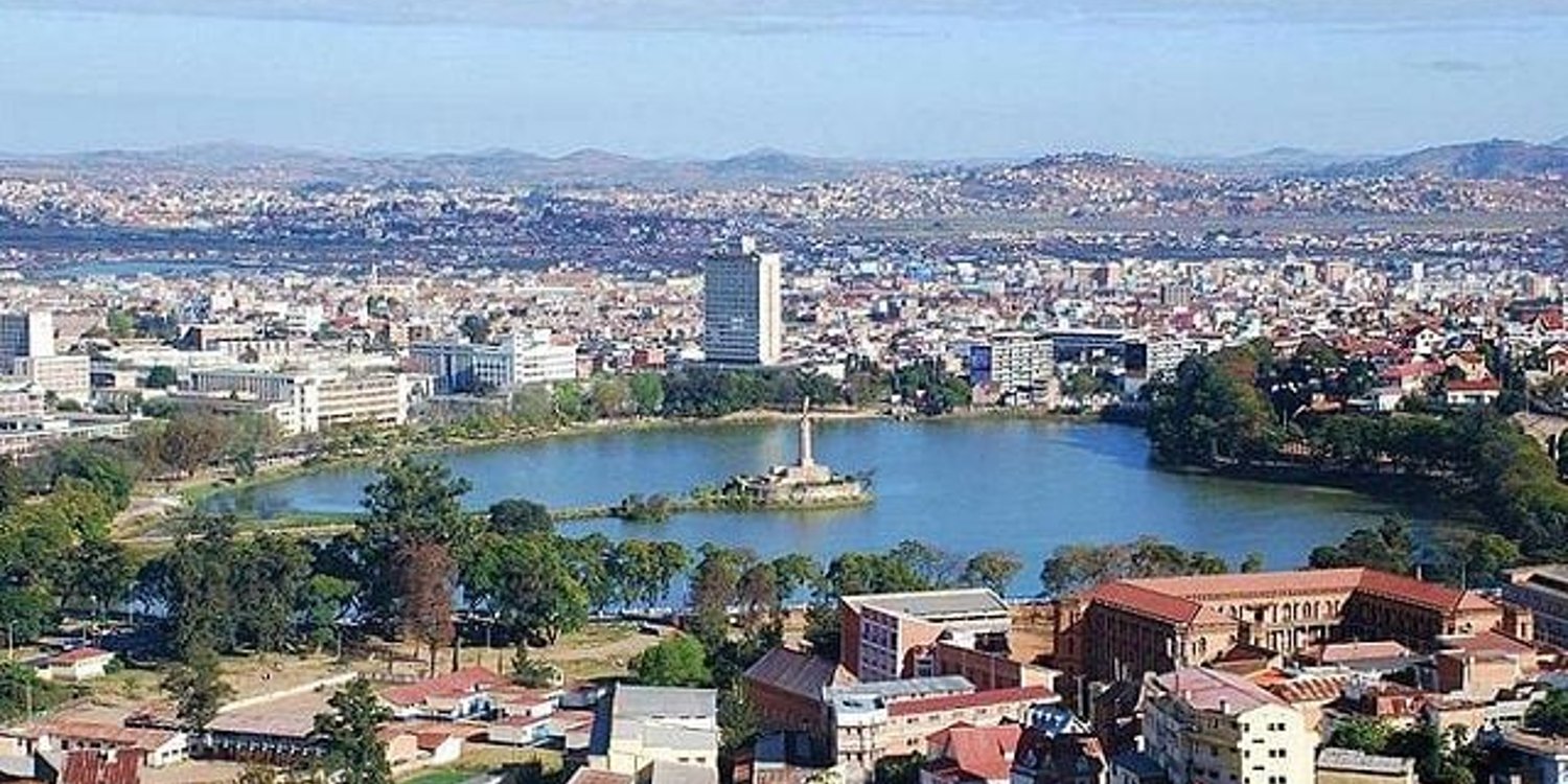 Vue du lac Anosy, à Tananarive, capitale de Madagascar. © Sascha Grabow/Wikimedia Commons