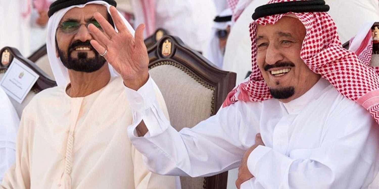 Le roi Saoudien, Salmane ben Abdelaziz Al Saoud, avec le Premier ministre des Émirats arabes unis, Mohammed ben Rachid Al Maktoum, à Abu Dhabi, le 4 décembre 2016. © AP/SIPA