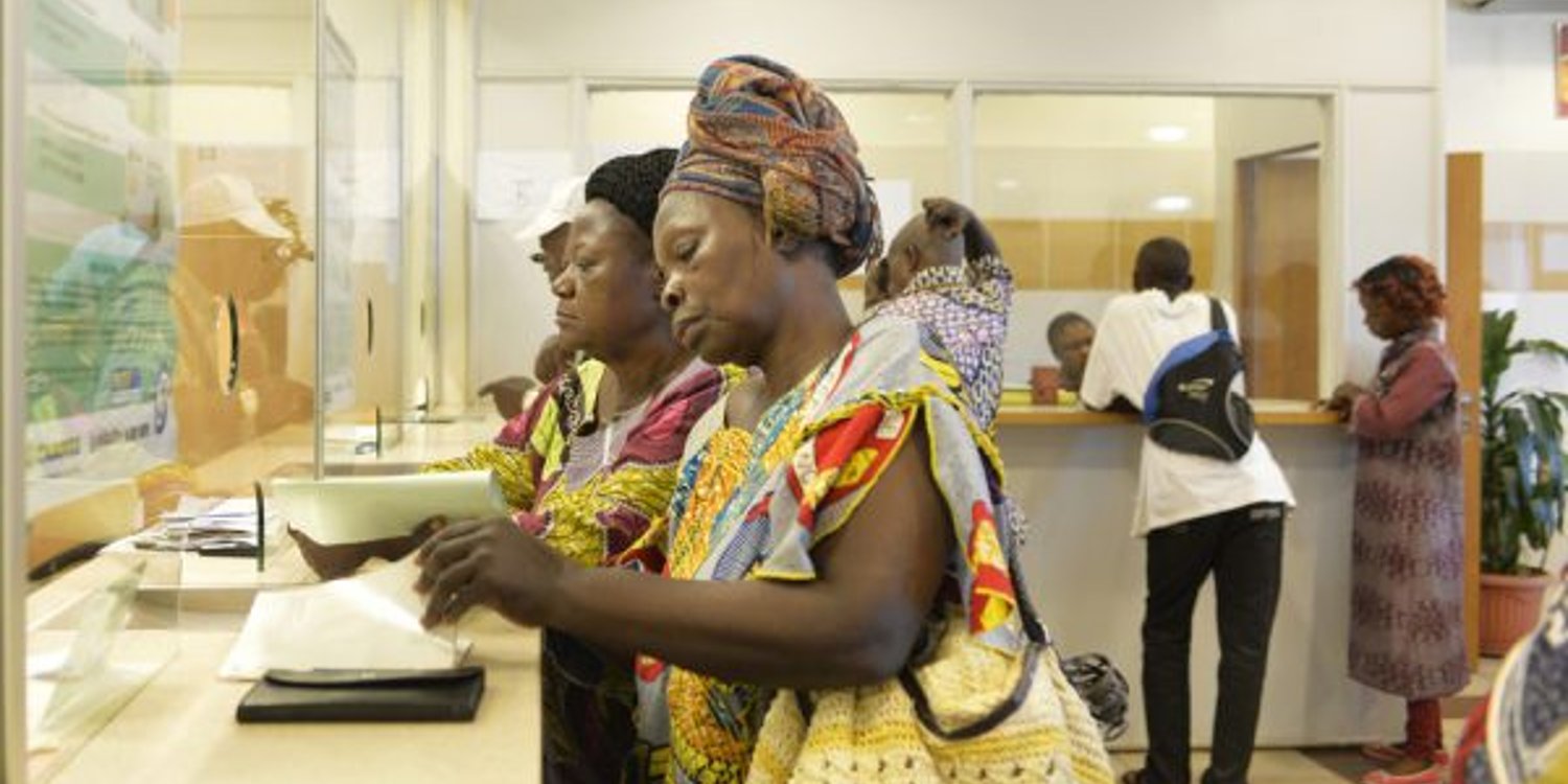 Accueil des affiliés de la Caisse Nationale d’Assurance Maladie et de Garantie Sociale (CNAMGS) à l’hôpital général de Libreville. © David Ignaszewski pour JA