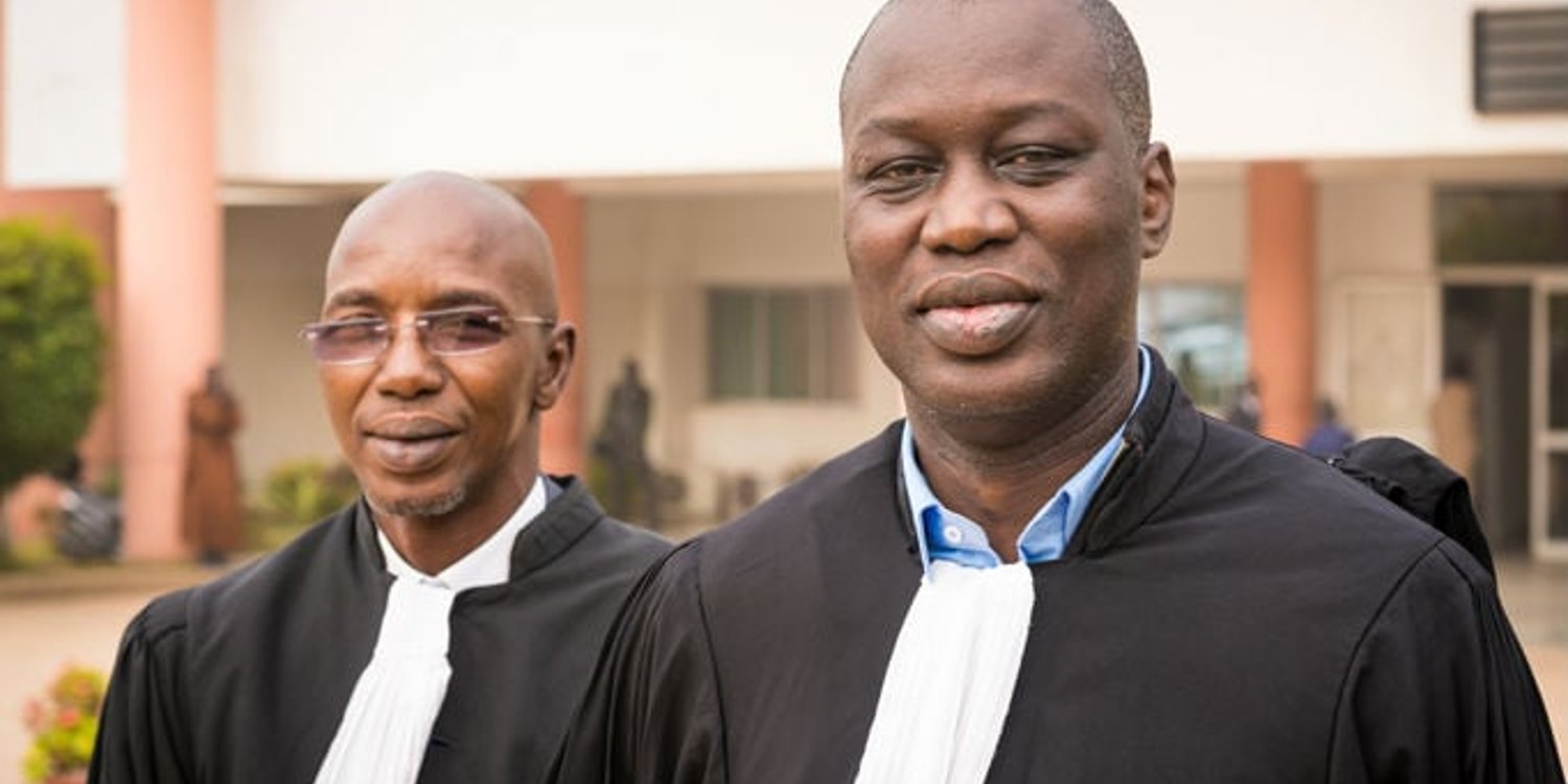 Me Demba Ciré Bathily et Me Seydou Diagne, deux avocats avec lesquels l’État sénégalais a souvent maille à partir. © Clément Tardif pour Jeune Afrique