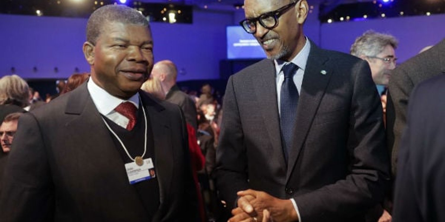 João Lourenço, à gauche, le président de l’Angola et Paul Kagame, à droite, président du Rwanda, assistent à la séance d’ouverture du Forum économique mondial, WEF, à Davos, en Suisse, le 23 janvier 2018 © Markus Schreiber/AP/SIPA