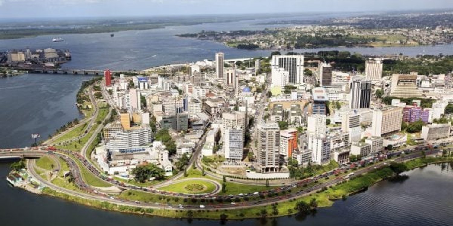Le quartier du Plateau, à Abidjan, où l’entreprise rénove la tour Shell. © Jacques Torregano pour JA