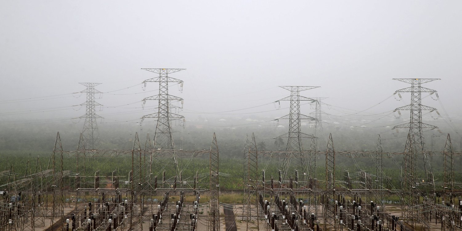 Lignes électriques à haute tension sur le site d’Egbin, près de Lagos, le 4 décembre 2015. © Akintunde Akinleye/REUTERS