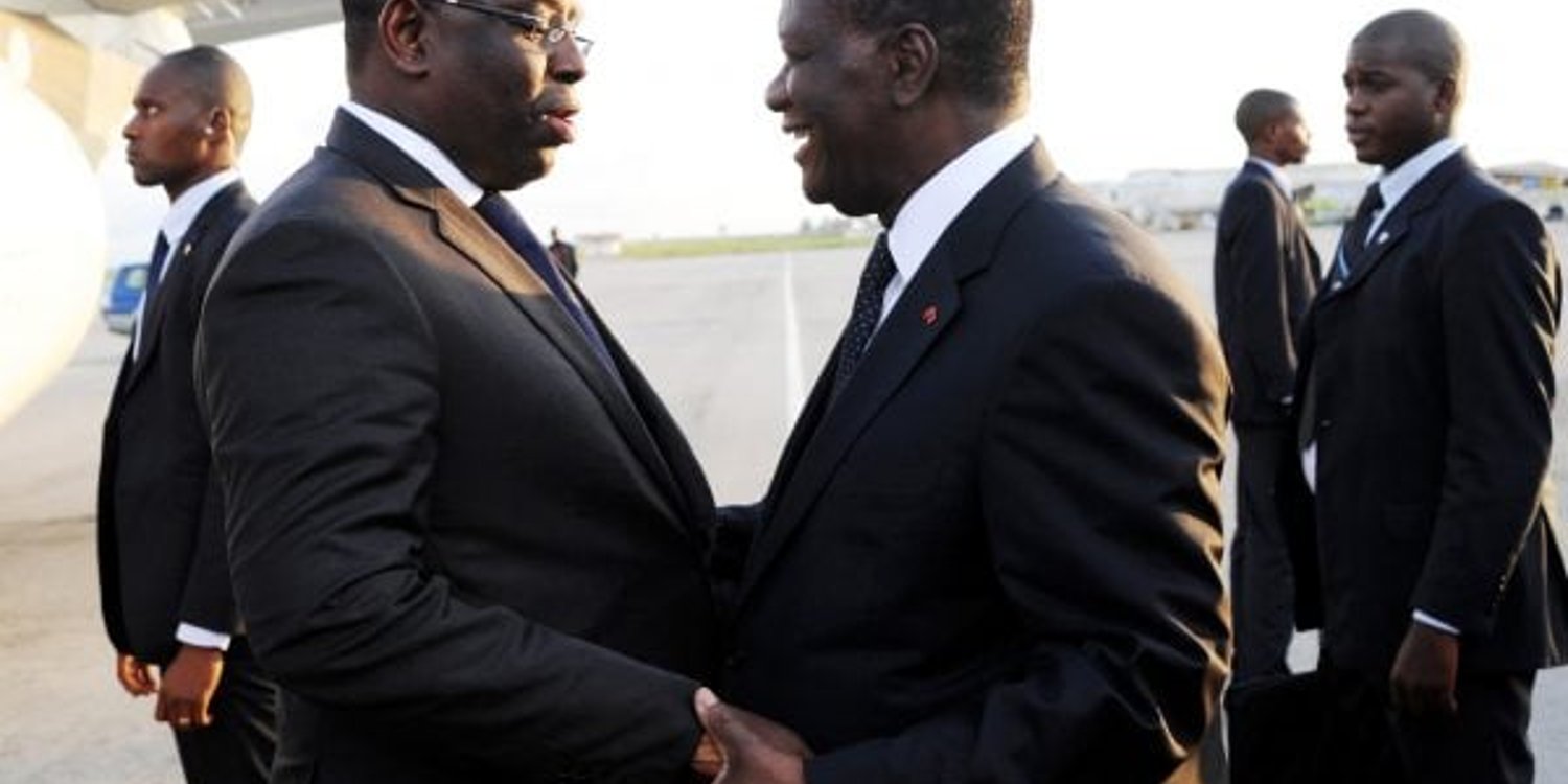 Le président sénégalais Macky Sall et son homologue ivoirien Alassane Ouattara, en octobre 2012. © SIA KAMBOU/AFP