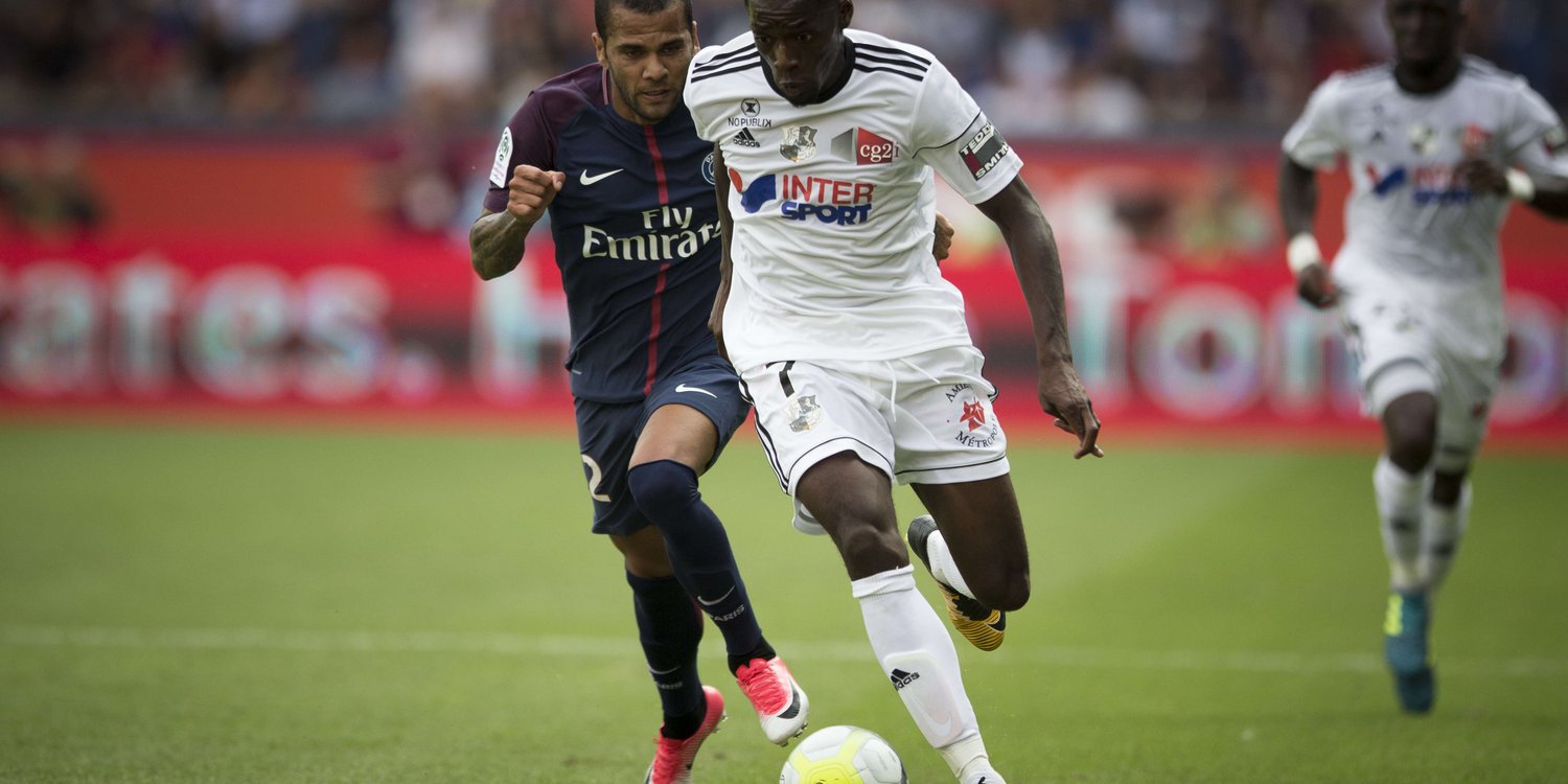 Harrison Manzala, en août 2017, sous les couleurs d’Amiens. © Kamil Zihnioglu/AP/SIPA