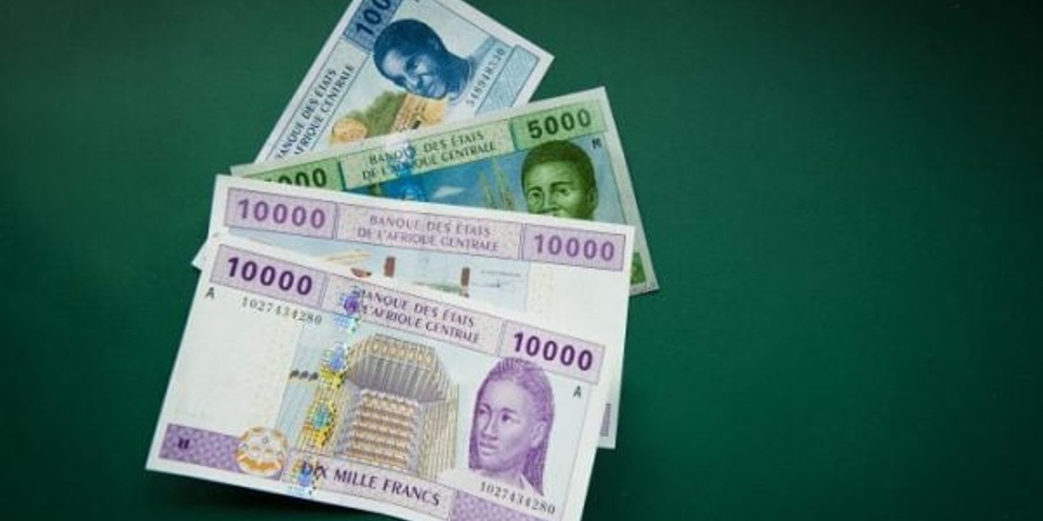 Billets de francs CFA de l’Afrique centrale. © Vincent Fournier/JA