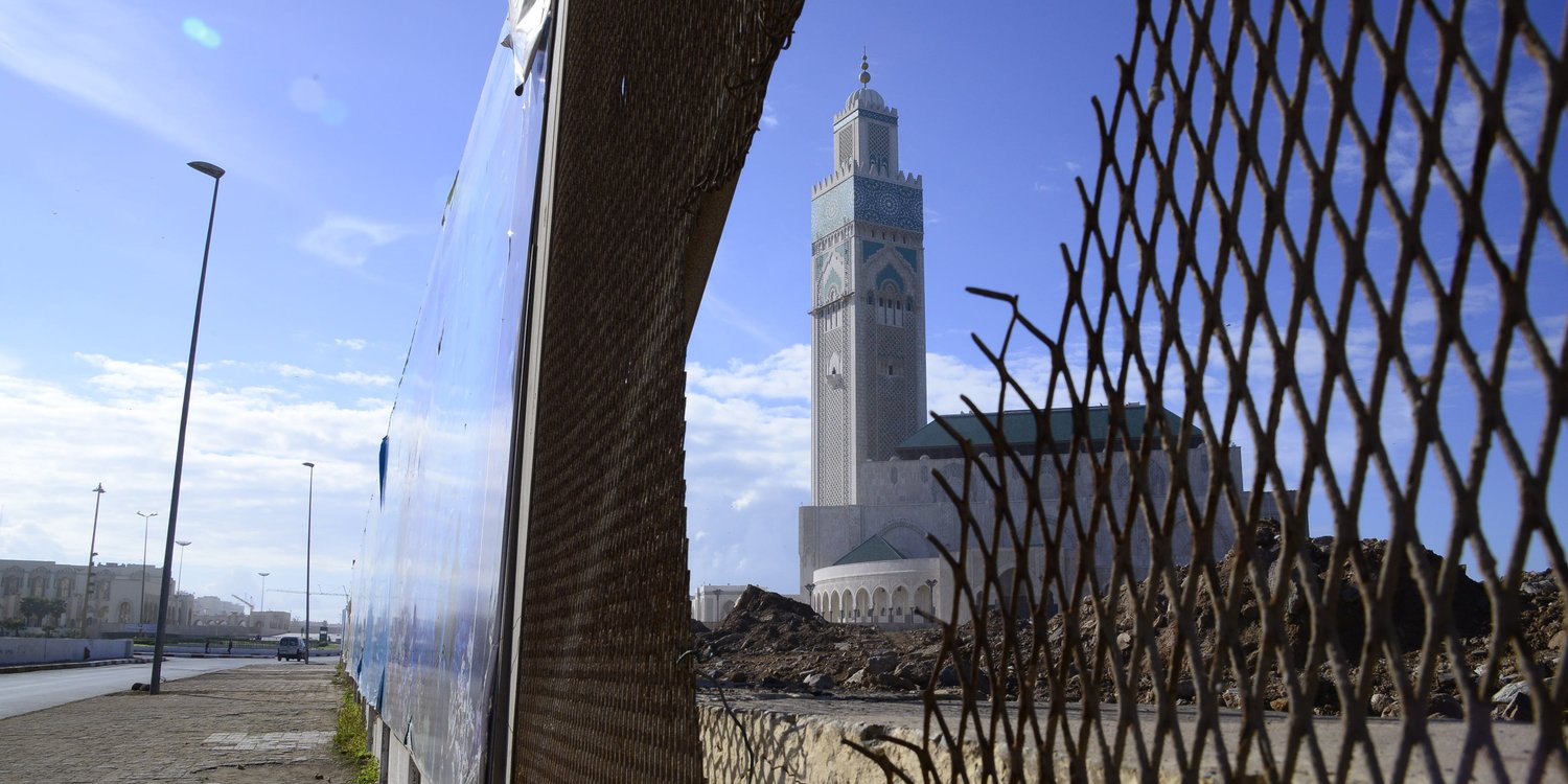 Le front de mer en chantier aux abords de la mosquée Hassan II © AntRugeon pour JA