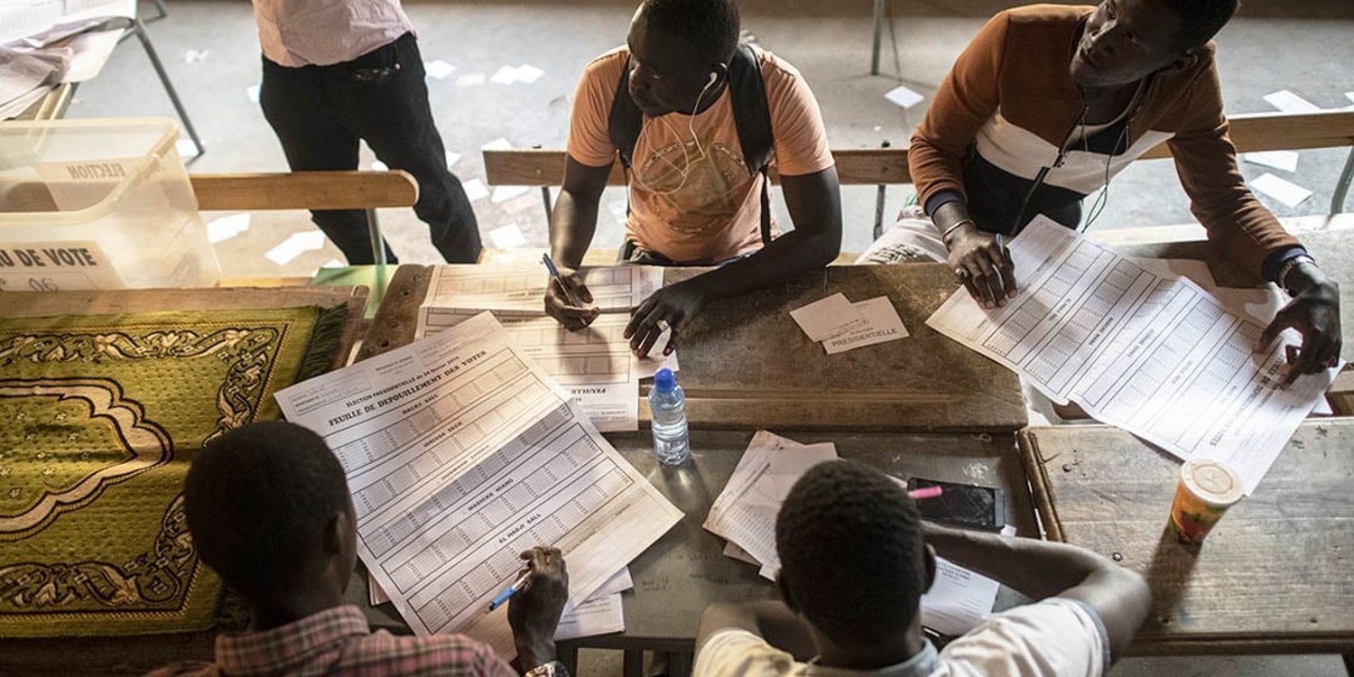 Dépouillement des votes lors de l’élection présidentielle de février 2019. © Sylvain CHERKAOUI pour JA