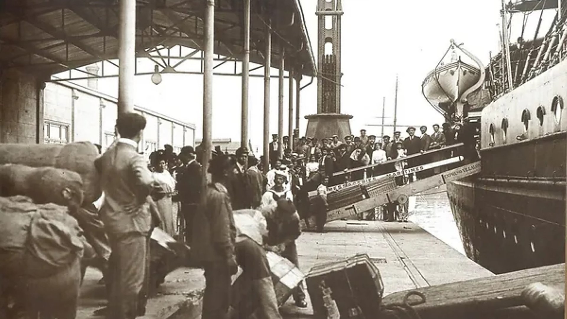 Des migrants débarquent à Buenos Aires, en Argentine. © Archivo General de la Nación