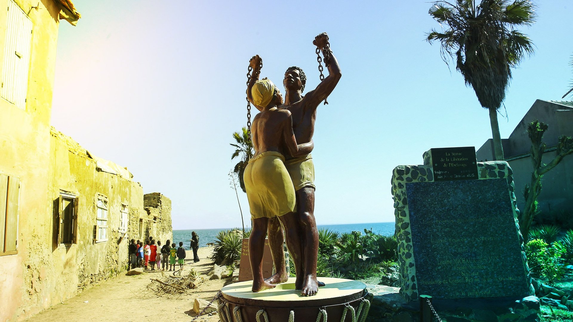 Statue représentant l’émancipation de l’esclavage, sur l’île de Gorée, au Sénégal. © HALIL SAGIRKAYA /  Anadolu via AFP