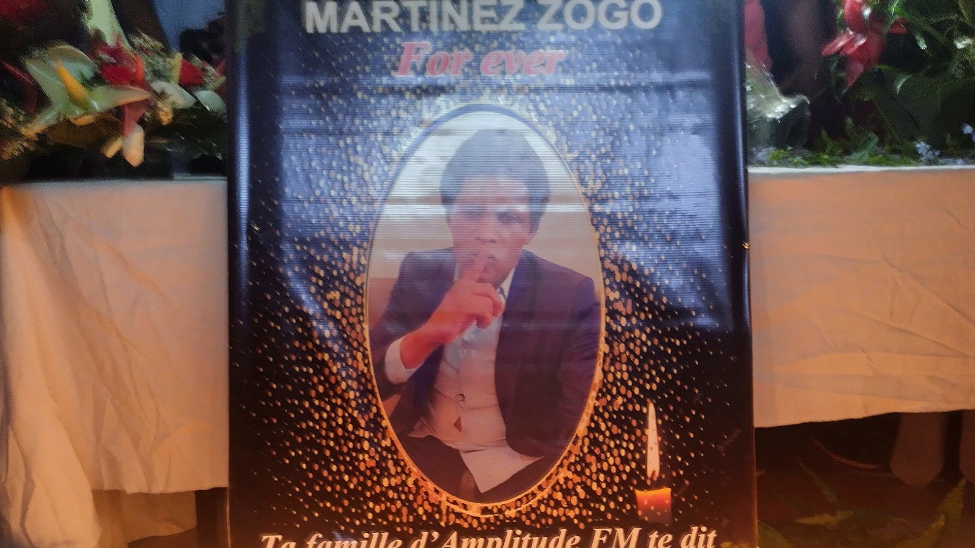 Un portrait du défunt journaliste Martinez Zogo. © AMINDEH BLAISE ATABONG/REUTERS
