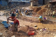 Dans une mine artisanale de cobalt, dans la province du Sud-Kivu, en juillet 2023. © Augustin Wamenya / Anadolu via AFP