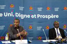 Freddy Kaniki, coordinateur adjoint du mouvement AFC-M23 et Benjamin Mbonimpa, secrétaire permanent, lors d’une conférence de presse à Goma, le 3 juillet 2025. © REUTERS/Arlette Bashizi