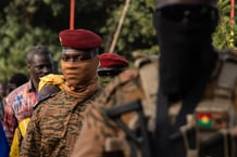 Le capitaine Ibrahim Traoré quitte la cérémonie du 35e anniversaire de l’assassinat de Thomas Sankara, à Ouagadougou, le 15 octobre 2022. © OLYMPIA DE MAISMONT / AFP