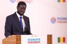 Bassirou Diomaye Faye aurait obtenu 57 % des voix selon les résultats non officiels de l’élection présidentielle au Sénégal (ici à Dakar, le 25 mars 2024). © Photo by CEM OZDEL  / Anadolu via AFP