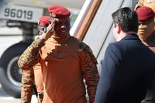 Le président du Burkina Faso, Ibrahim Traoré, arrive à un aéroport de Moscou, en Russie, le 8 mai 2025