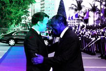Le président français Emmanuel Macron (à g.) et son homologue ivoirien Alassane Ouattara, au palais président d’Abidjan, le 21 décembre 2019. © Montage JA; Ludovic MARIN/AFP.