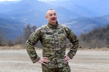 Ilham Aliyev visitant la ville de Susha, dans la région du Haut-Karabakh, le 15 janvier 2021. © SPUTNIK/SIPA
