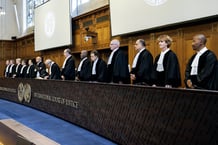 Les juges de la Cour internationale de justice (CIJ) rendant leur avis sur l’occupation par Israël des territoires palestiniens, à La Haye, le 19 juillet 2024. © NICK GAMMON/AFP