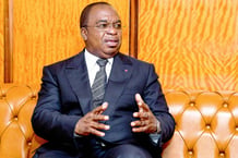 Le ministre des Finances, Louis-Paul Motaze, dans son bureau à Yaoundé. © MABOUP