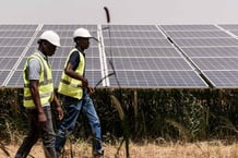 L’AFD et l’Union européenne soutiennent la construction d’une nouvelle centrale photovoltaïque de 20 mégawatts à Gorou Banda, au Niger. © Erwan Rogard/ AFD