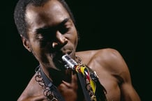 Fela Kuti et son saxophone. © Bernard Matussière / Cité de la Musique