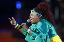 L’artiste gabonaise Patience Dabany, ancienne première dame et mère du président déchu Ali Bongo Ondimba, au stade de l’Amitié, à Libreville, le 12 février 2012. © Francois Mori/AP/SIPA