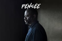 L’écrivain Felwine Sarr est professeur d’économie à l’Université Gaston-Berger de Saint-Louis. © Montage JA; Philippe Matsas/Leextra via Opale