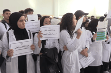 Des étudiantes marocaines en médecine protestant contre les mesures annoncées par le gouvernement. © DR