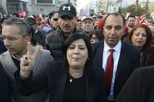 Abir Moussi, cheffe du Parti destourien libre (PDL), lors d’une manifestation contre la politique du président Kaïs Saïed, à Carthage le 14 janvier 2023. © Sofiene HAMDAOUI / AFP