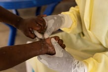 Un jeune patient est suspecté d’être atteint de la variole du singe, à Goma, dans l’est de la RDC, le 19 juillet. © REUTERS/Arlette Bashizi