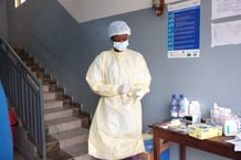 Mesures prophylactiques contre l’épidémie de Mpox, ici dans un centre médical, à Kinshasa, le 30 août 2024. © Makangara Ciribagula Justin / ANADOLU /AFP