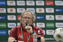 Tom Saintfiet, alors sélectionneur de la Gambie, lors d’une conférence de presse au stade Charles Konan de Yamoussoukro, le 22 janvier 2024. © PA Photos/ABACA