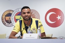 Le joueur marocain Youssef En-Nesyri, nouvelle recrue de Fenerbahçe, à Istanbul, en Turquie, le 25 juillet 2024. © Arife Karakum / ANADOLU / AFP