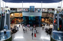 A l’intérieur du Morocco Mall, centre commercial haut de gamme ouvert à Casablanca en 2011. © Martin Bertrand / Hans Lucas via AFP