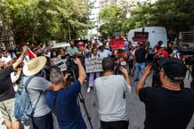 Une manifestation devant les quartiers généraux de l’Isie. © Yassine Mahjoub/SIPA