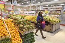 Étalages dans un supermarché à Abdjan. © Issouf Sanogo / AFP